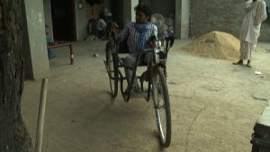El pueblo de las sillas de ruedas (Video)