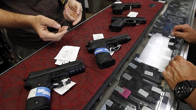 Empresas piden al Senado de EEUU instalar control de armas tras tiroteos