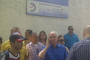 Impiden al alcalde Ledezma inaugurar obra en escuela técnica