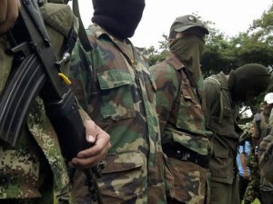 Grupos ilegales reclutan mensualmente a diez niños en Colombia