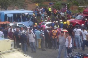 Un muerto y 16 heridos en accidente de tránsito en Mérida