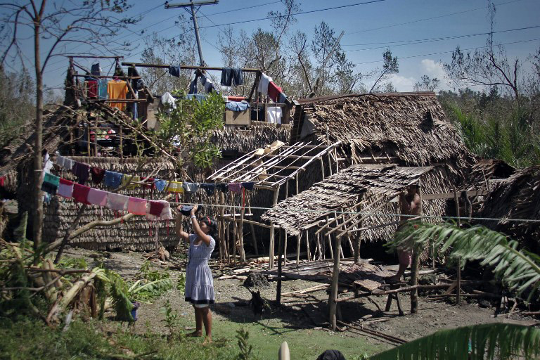 Tifón deja 27 muertos en Filipinas y se aleja de Manila