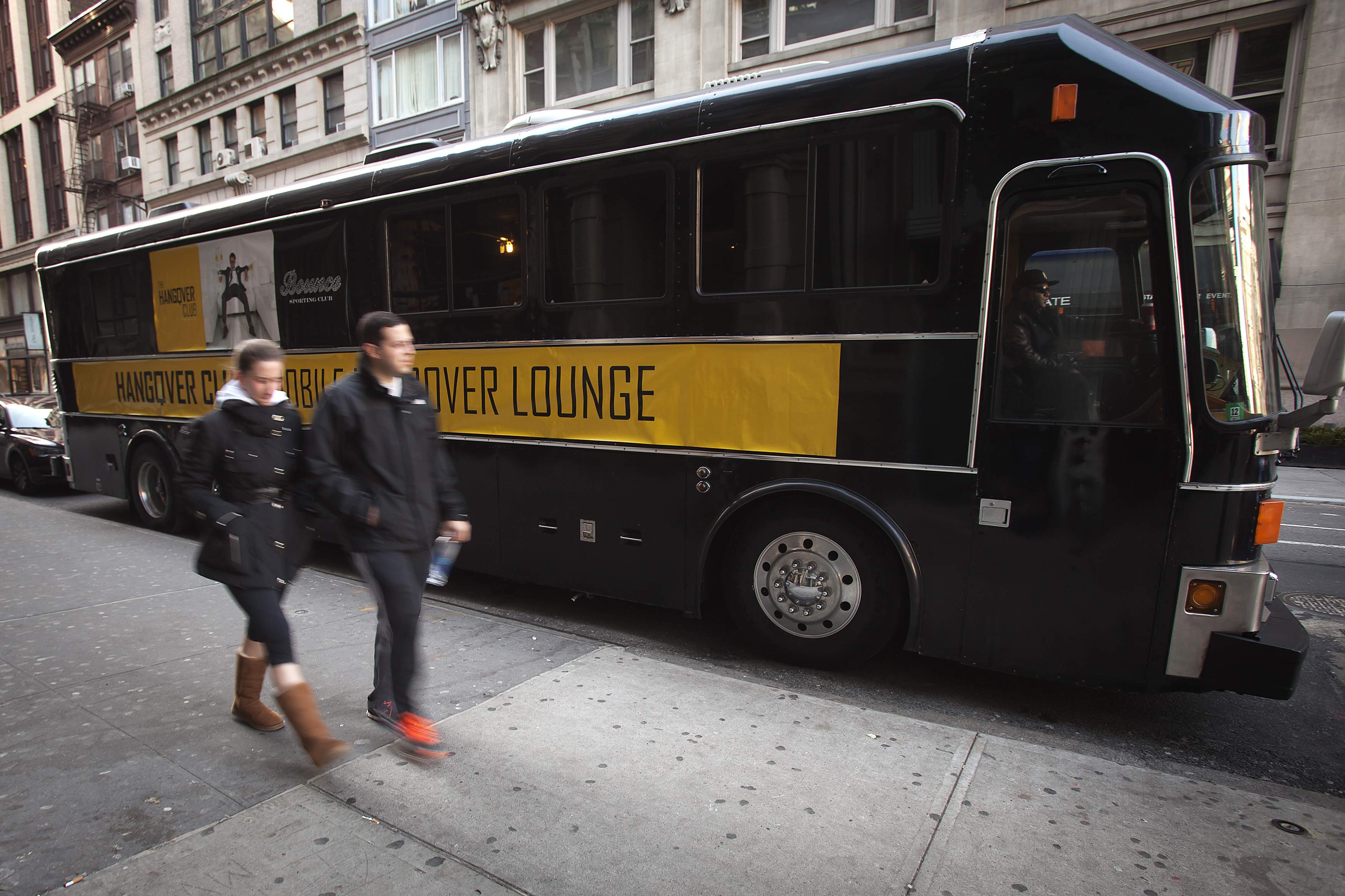 El autobús que cura la resaca de Fin de Año en Nueva York  (Fotos)