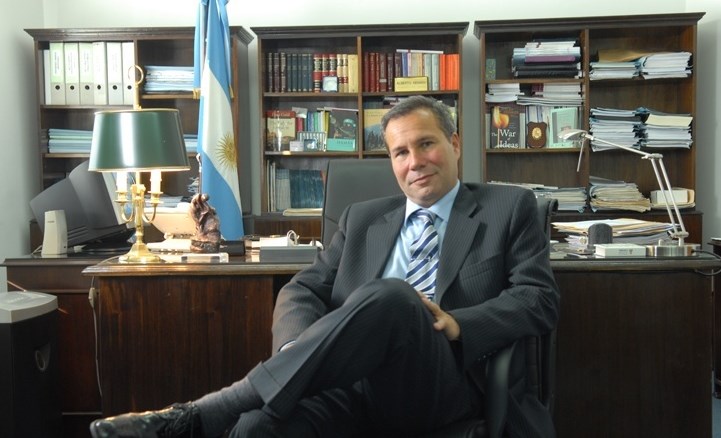 Continúa hipótesis de homicidio: Perito sostiene que alguien se lavó en baño de Nisman