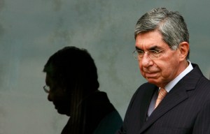 Óscar Arias: América Latina no puede tolerar golpe de Estado en Venezuela