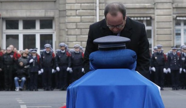 Primer ministro francés declara que su país está “en guerra” contra el terrorismo islamista