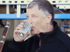 Bill Gates se hidrata con residuos humanos