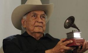 Juan Vicente Torrealba recibió su Grammy Latino