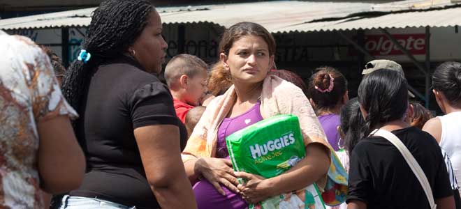 Adquirir pañales es un dolor de cabeza para las madres venezolanas