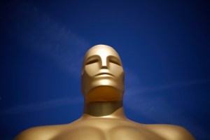 A los perdedores del “Oscar 2015” le dieron estas replicas de la estatuilla ¡DiCaprio está molesto! (Fotos)
