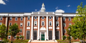 Harvard prohíbe las relaciones sexuales entre estudiantes y profesores