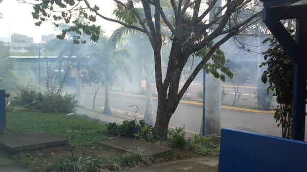 GNB lanza lacrimógenas en la ULA-Táchira #28F