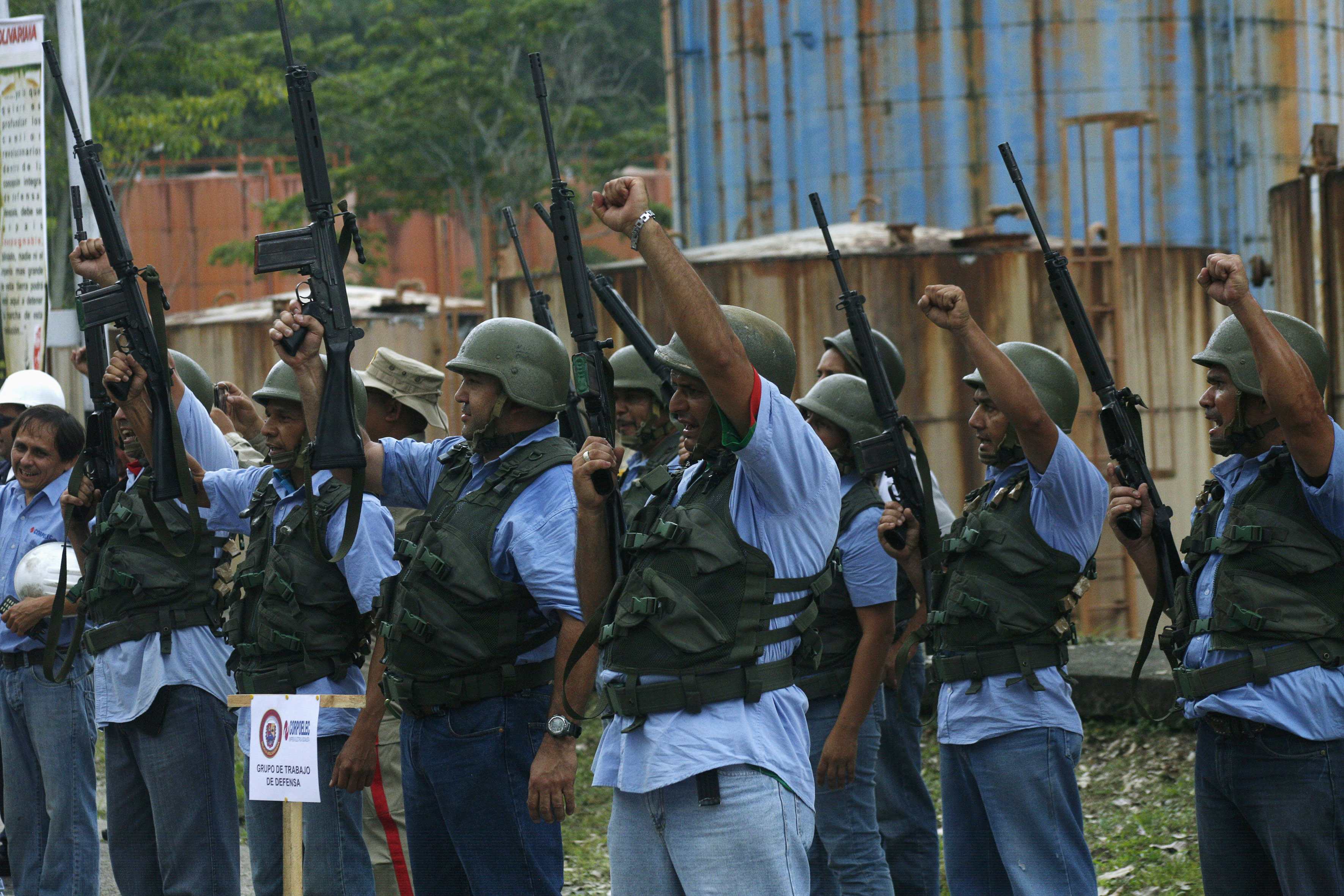 Trabajadores de Corpoelec también están armados para defender la soberanía (Fotos)