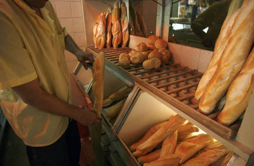 Escasez motiva a comercios a fijar horas para vender el pan en Puerto la Cruz