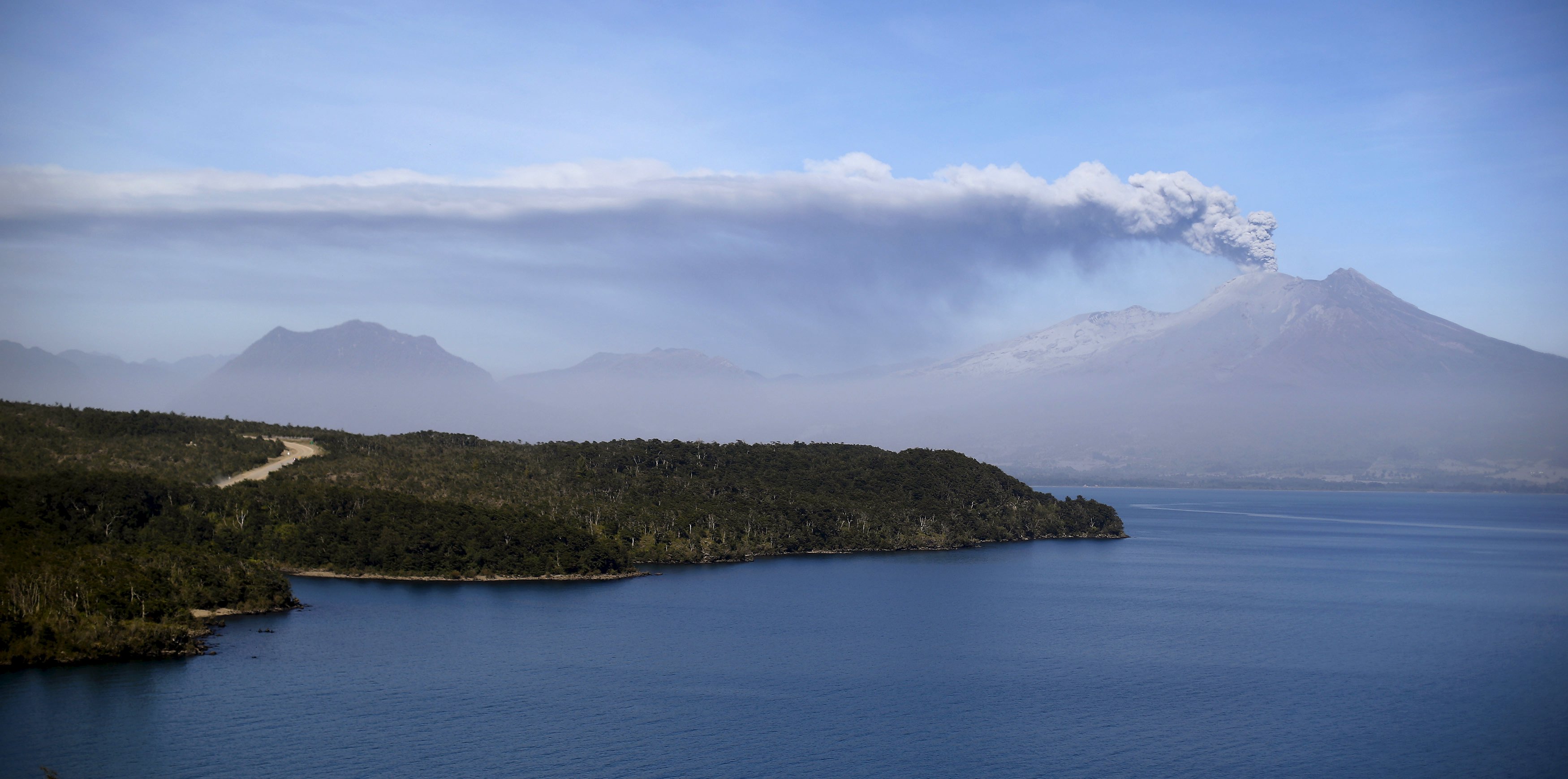 Alertan de nueva erupción del volcán Calbuco en el sur de Chile