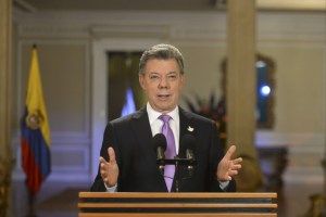 Santos rechaza sanciones de EEUU a funcionarios venezolanos y apela al diálogo