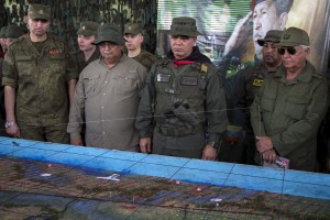 Generales rusos y cubanos en maniobras militares de Venezuela (fotodetalles)