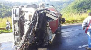 Accidente en la carretera Charallave-Santa Teresa deja 30 lesionados