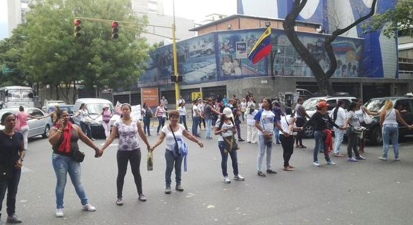 Reabren paso en la avenida Venezuela de El Rosal (Fotos)