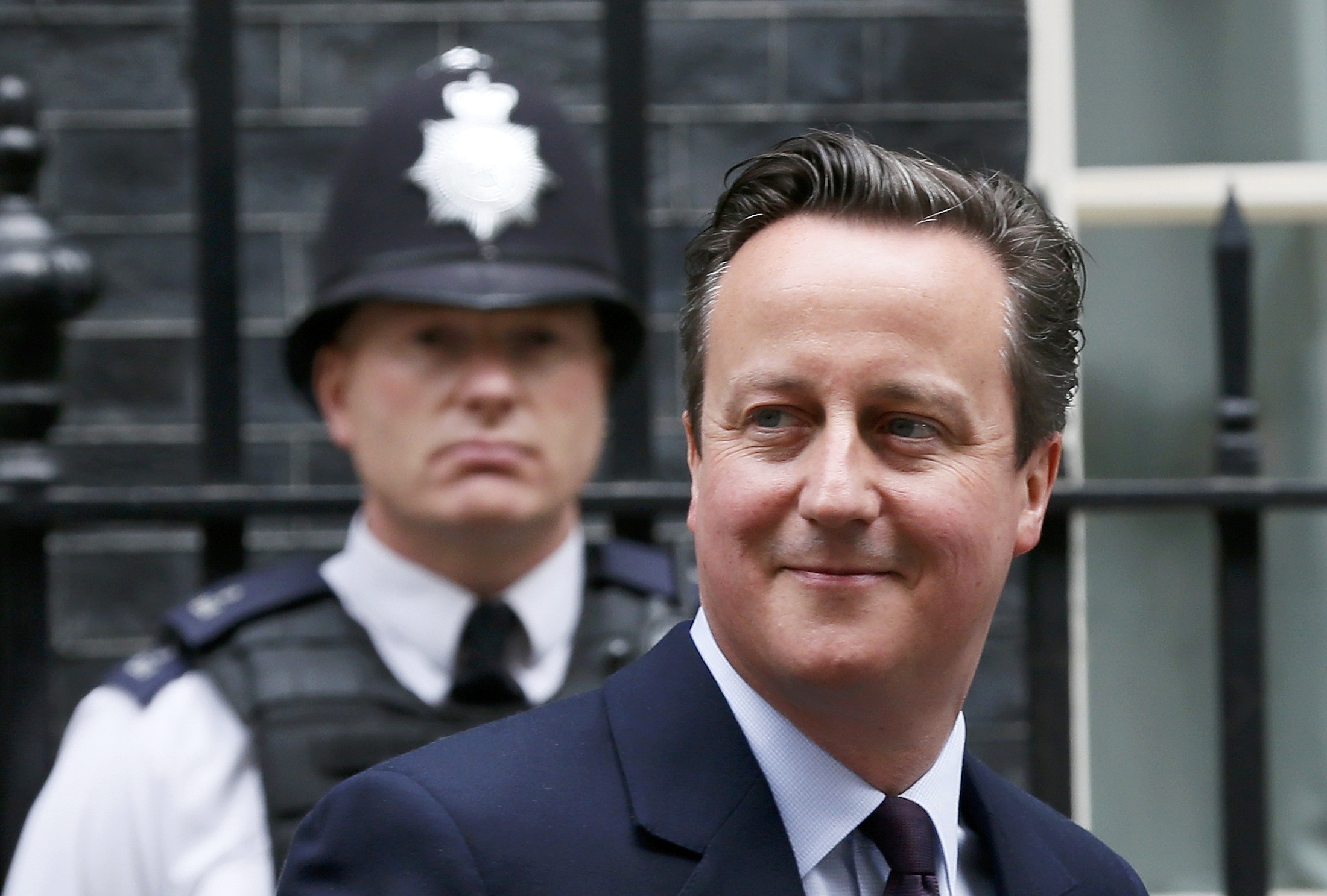 Cameron arrasa y logra una victoria inesperada en los comicios británicos