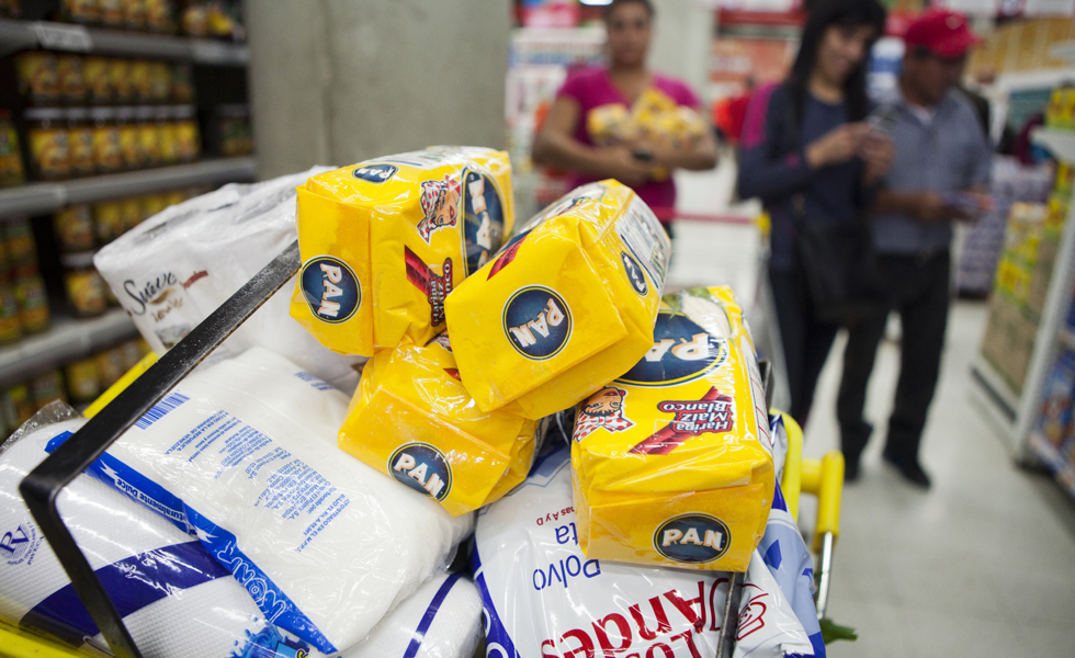 Canasta alimentaria continúa subiendo: Se requieren cuatro salarios mínimos