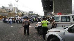 Docentes protestan en la Intercomunal Guatire-Guarenas (Foto)
