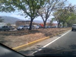 Así está la cola en Guatire para ingresar a la autopista hacia Higuerote (Fotos)