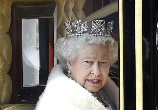 Isabel II inaugura la agenda de Cameron, con referéndum de la UE a la cabeza