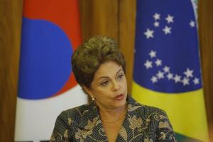 Rousseff se pronuncia contra la tercerización del empleo sin restricciones