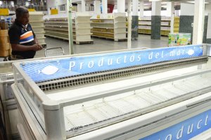 Papel de baño y leche escasean en mercados de Valencia