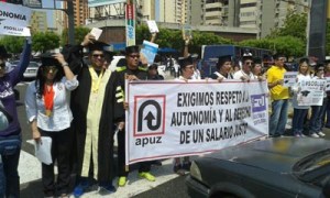 Profesores de LUZ mantienen su protesta en la calle #12J (Fotos)