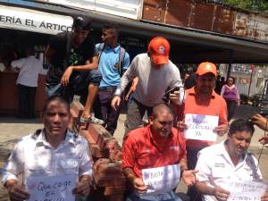 Activistas de Voluntad Popular en Cabimas y Machiques se rapan el cabello en respaldo a presos políticos