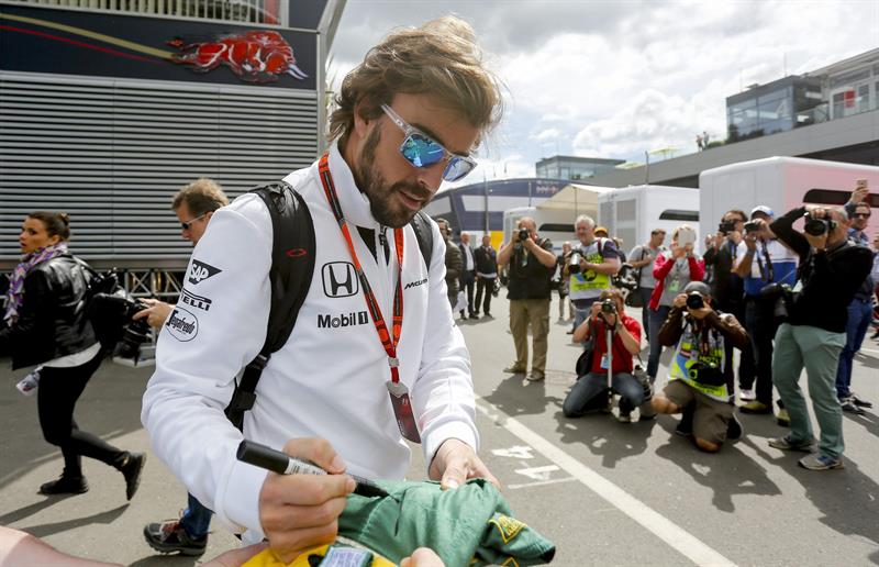 Alonso abandona en Austria, tras chocar con Raikkonen en la primera vuelta
