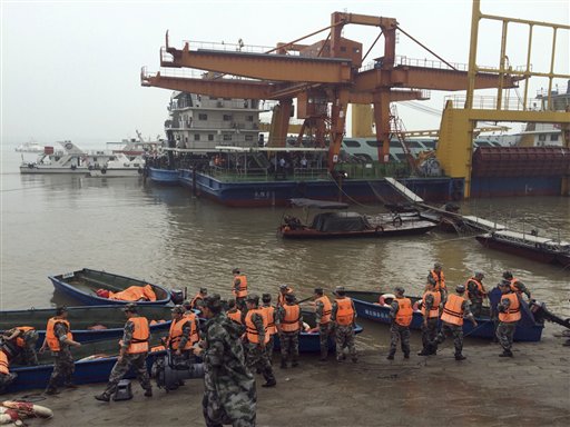 Rescatan sobrevivientes de barco naufragado en China