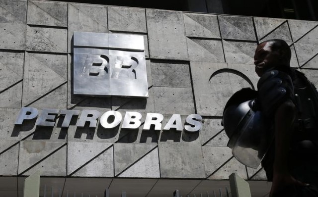 Trabajadores de Petrobras irán a huelga indefinida por ola de despidos