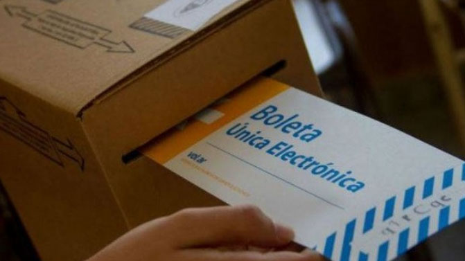 Votantes de Buenos Aires irán a segunda vuelta en comicios clave antes de primarias