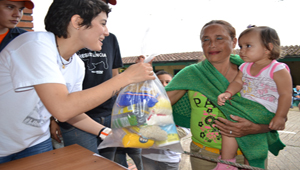 Zonas más afectadas por las lluvias en San Cristóbal recibieron ayuda humanitaria (FOTOS)