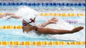 Andreina Pinto logró medalla de plata y récord nacional en natación