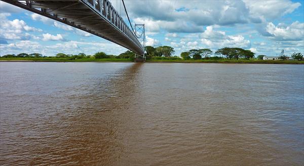 Crecida del río Apure socava el muro de contención en San Fernando