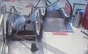 Otra víctima: Perdió una pierna al quedar atrapado en escaleras mecánicas en Shanghái