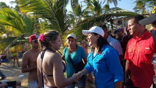 VIDEOS: Temporadistas abuchearon a la esposa de Diosdado y a Stella Lugo en Cayo Sal