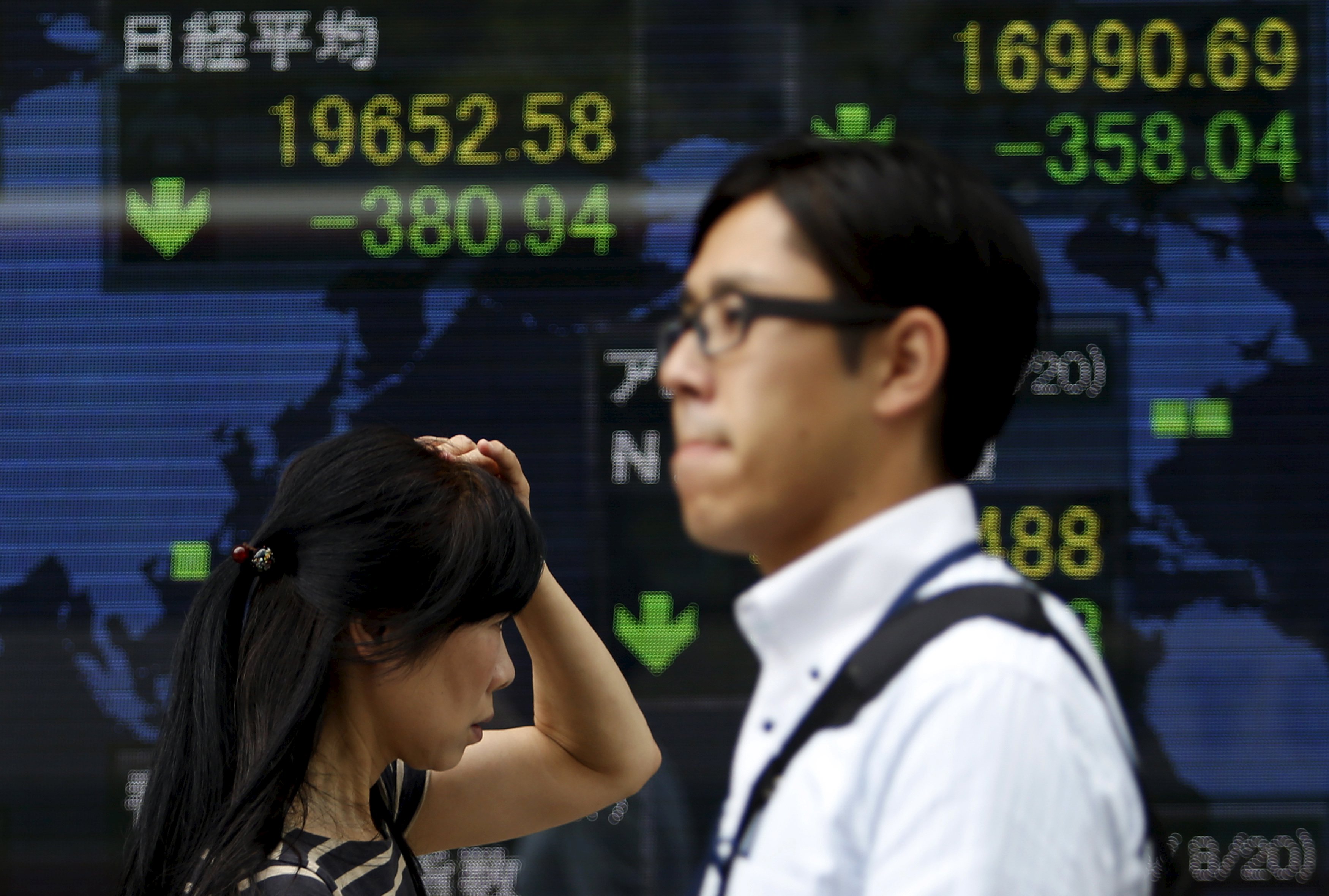 Caída de bolsas chinas preocupa a los mercados mundiales