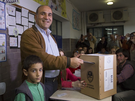 El vicegobernador de Tucumán, votando este domingo / AFP