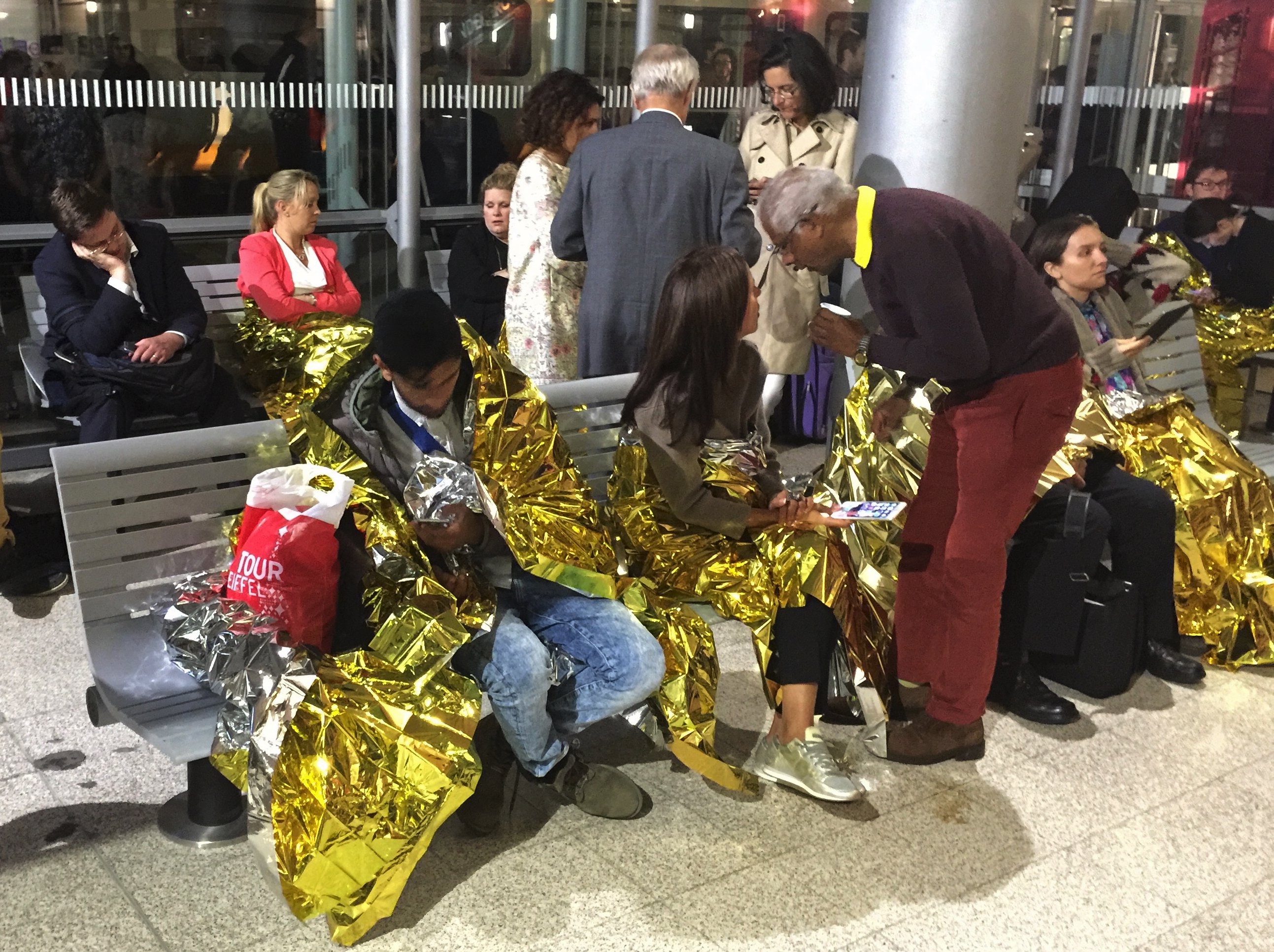 Cientos de pasajeros quedan varados en Eurotúnel tras un bloqueo de inmigrantes