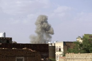 Mueren 45 soldados emiratíes en una explosión en Yemen