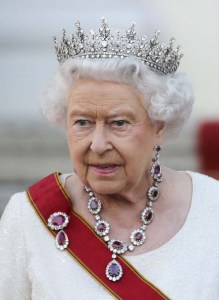 Los atuendos reales de Isabel II se expondrán en Edimburgo
