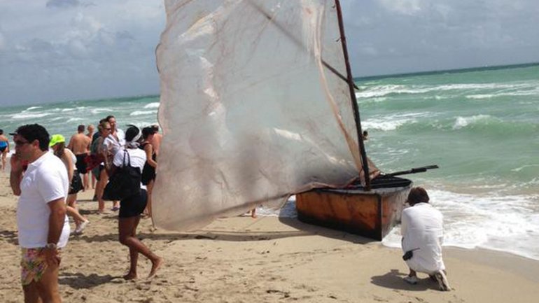 Cinco balseros cubanos llegaron este sábado a Miami Beach