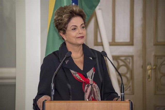 Presidente de la cámara abre proceso de juicio político contra Rousseff.