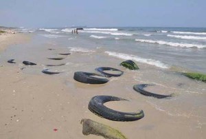 En playa El Palito se desborda la basura