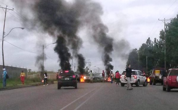 Protestan y queman cauchos en Maturín por fallas en servicios básicos (Fotos y Videos)